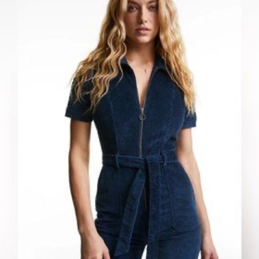 Aritzia Denim Forum Jerry Navy Blue
Corduroy Zip Front Fitted Jumpsuit size xs